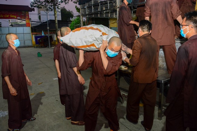 Continuing to support people in need in the Covid-19 pandemic of Hoang Phap Pagoda (series 2)